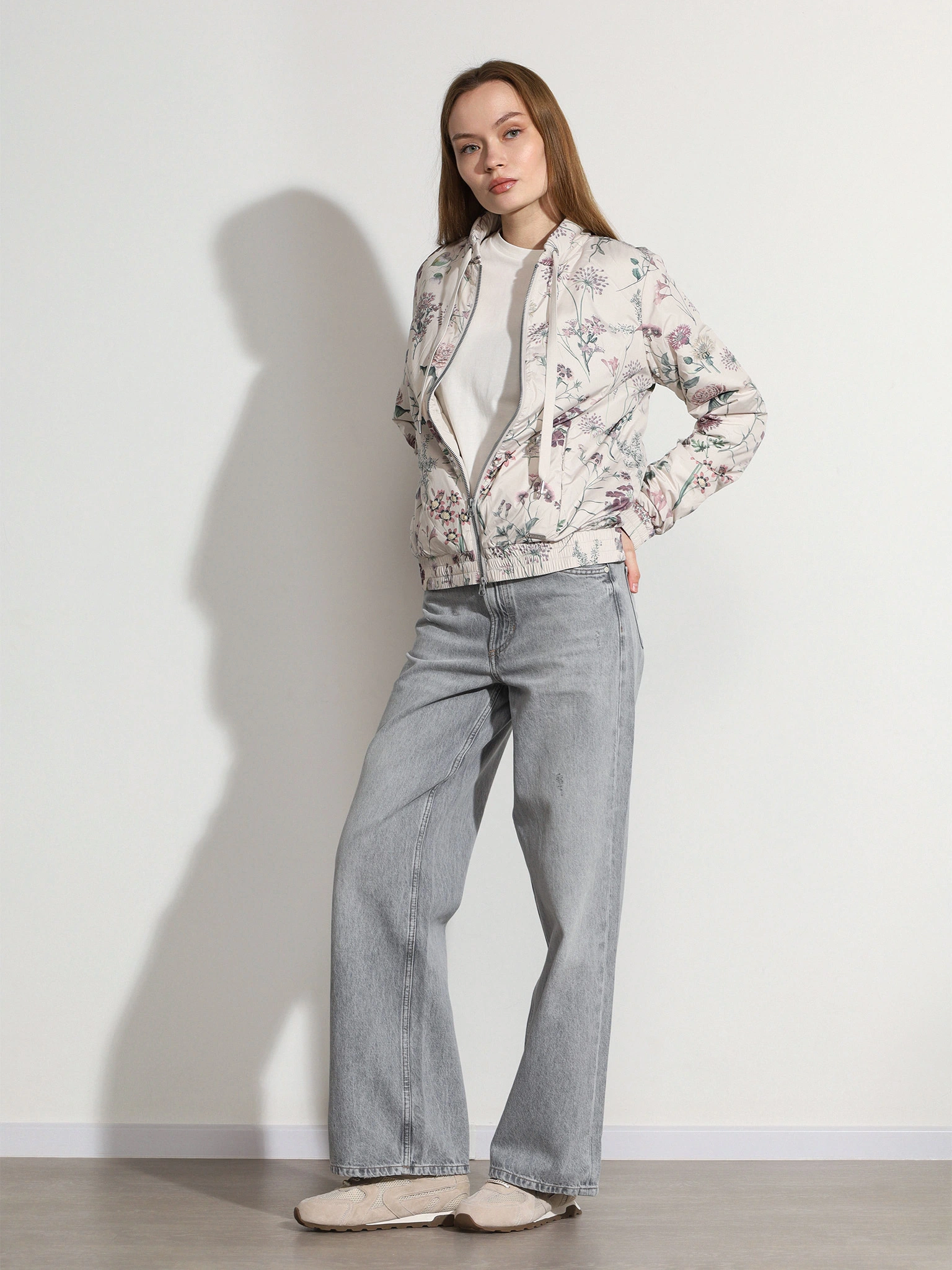 Куртка молочного цвета с цветочным принтом